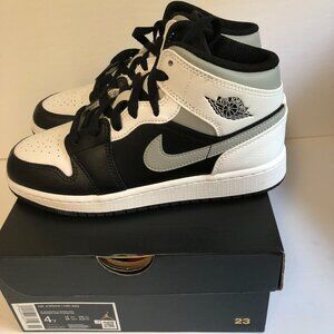 Nike Air Jordan 1 MID (GS) Black/White - LT Smoke Grey - Size 4Y-554725 073 -New